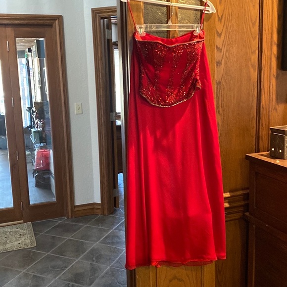 Evening wear Red Sequin Top and Skirt size 6 - Picture 7 of 9